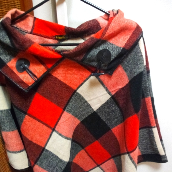 Chic Checkered Shawl - Picture 2 of 3